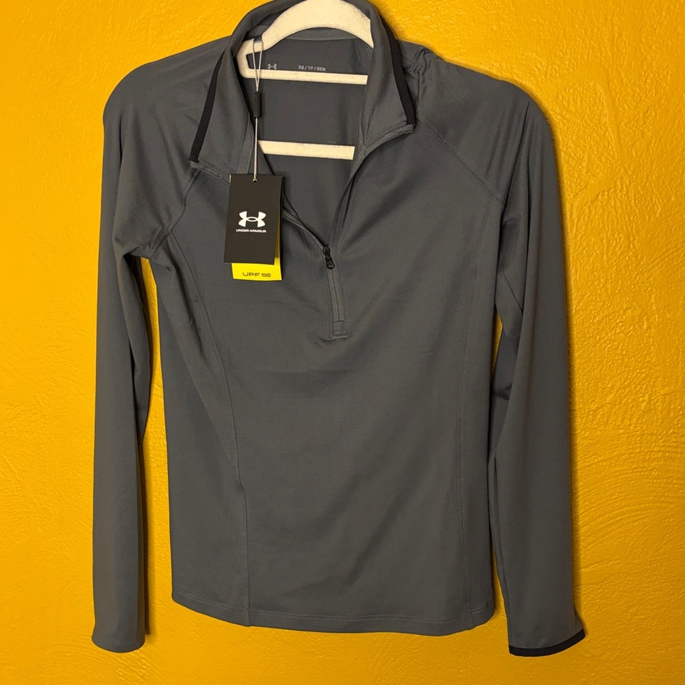 Under Armour Golf NWT 1/2 zip pullover with UPF 50 protection. Women's size XS